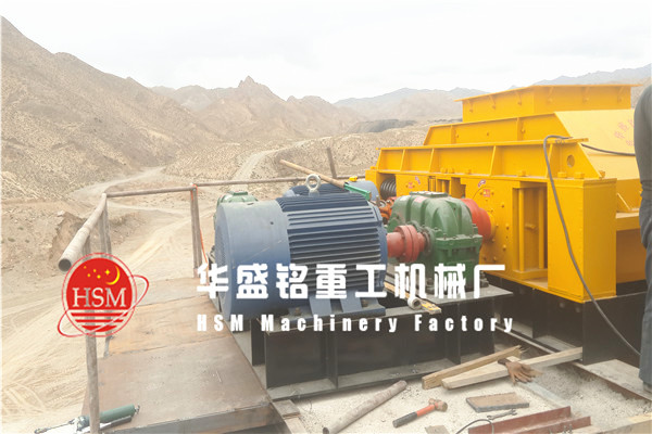 對輥破碎機(jī)現(xiàn)場